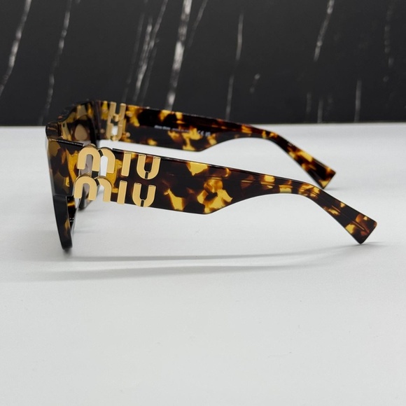 NEW SMU 10W VAU6S1 MIU MIU SQUARE SUNGLASSES MU10WS VAU6S1 HAVANA WOMEN EYEWEAR - Picture 8 of 12